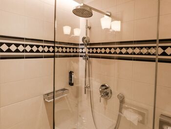 Bathroom Hotel Stefanie Vienna