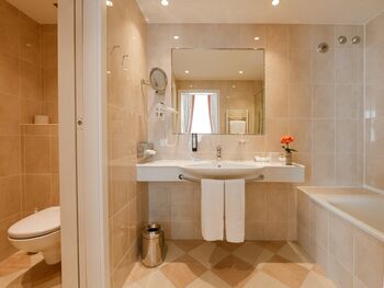 Bathroom Hotel Stefanie Vienna
