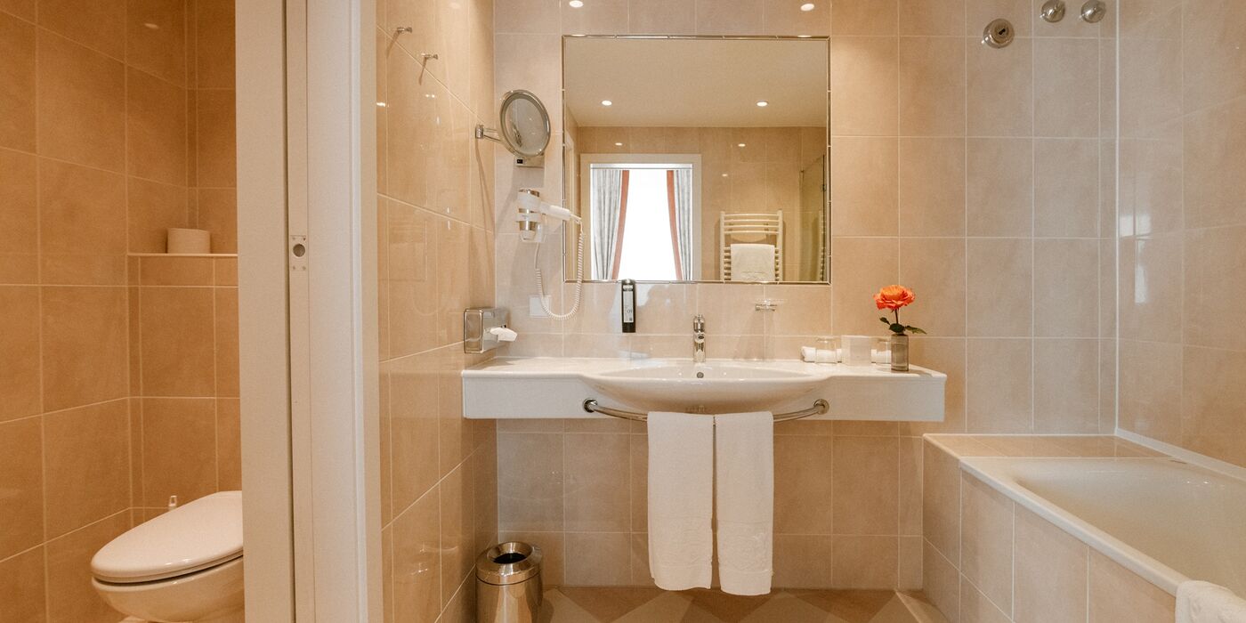 Bathroom Hotel Stefanie Vienna
