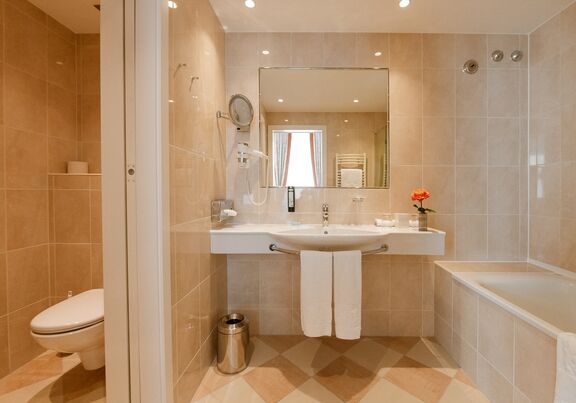 Bathroom Hotel Stefanie Vienna