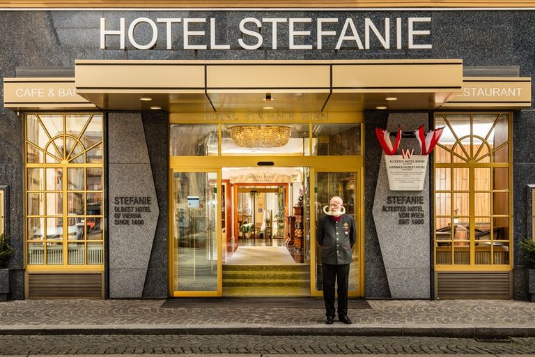 Eingang Hotel Stefanie Wien